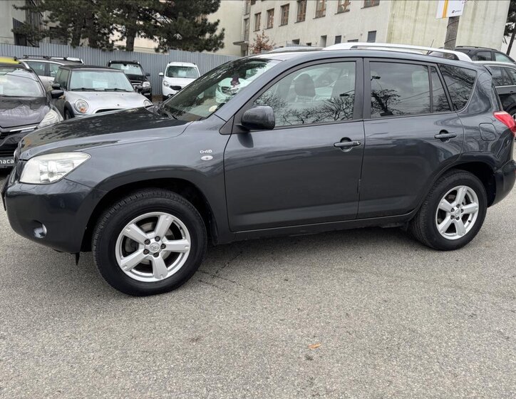 Toyota RAV4 SUV / Terénní 2,2 l 100 kw