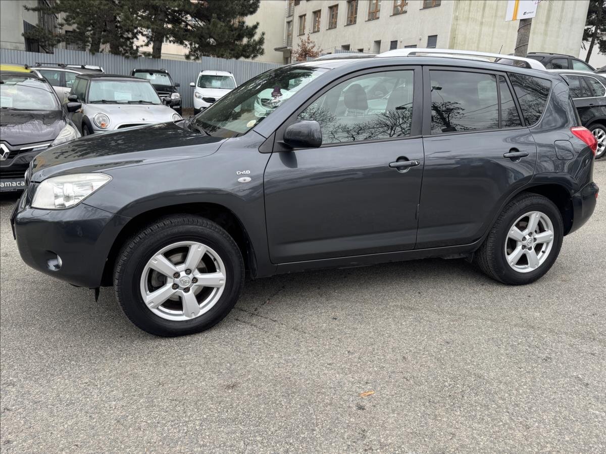 Toyota RAV4 SUV / Terénní 2,2 l 100 kw