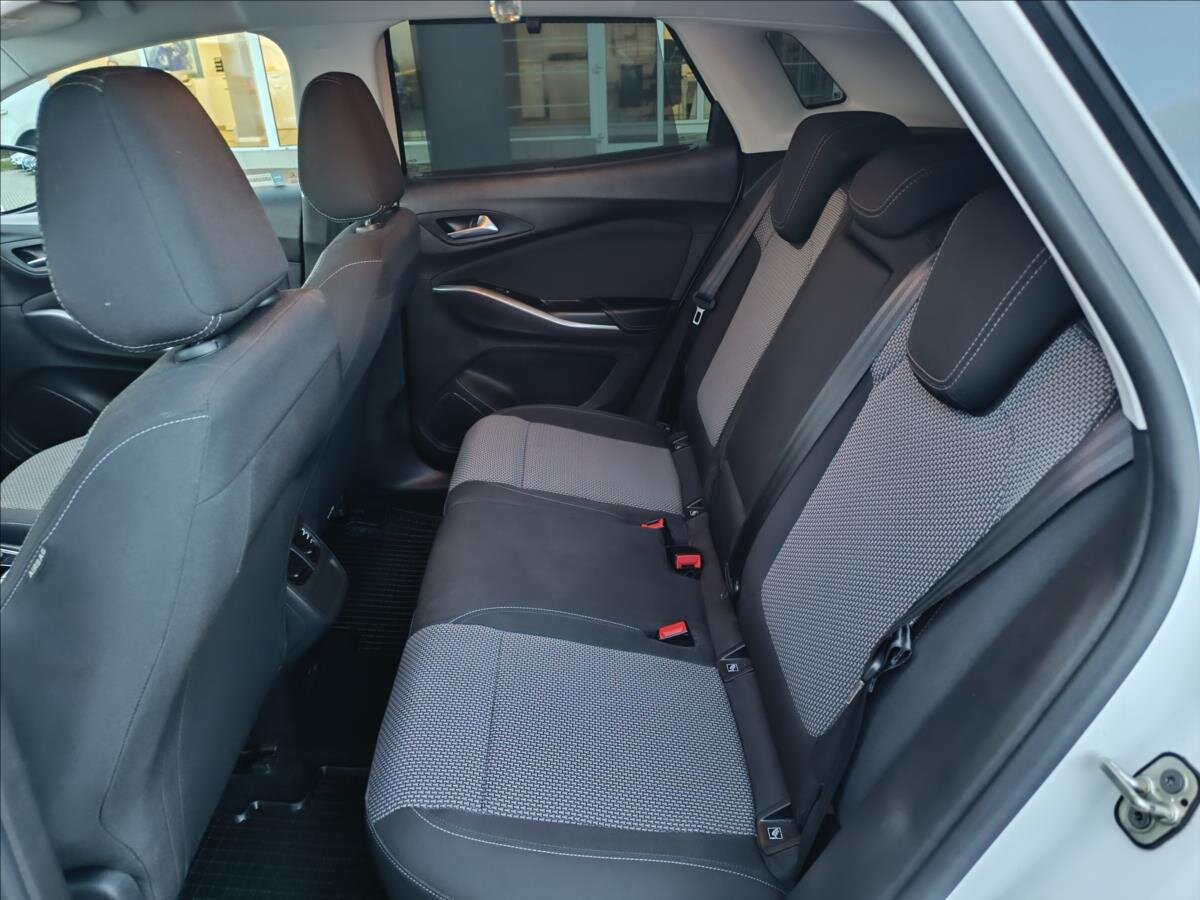 Opel Grandland X SUV 1,2 l 96 kw