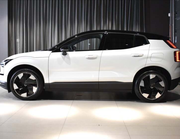 Volvo EX30 SUV / Terénní 0,0 200 kw