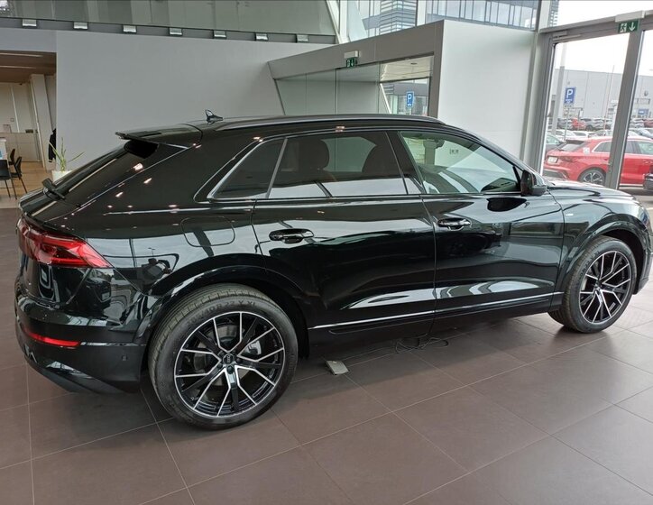 Audi Q8 SUV / Terénní 3,0 l 210 kw