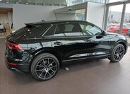 Audi Q8 SUV / Terénní 3,0 l 210 kw