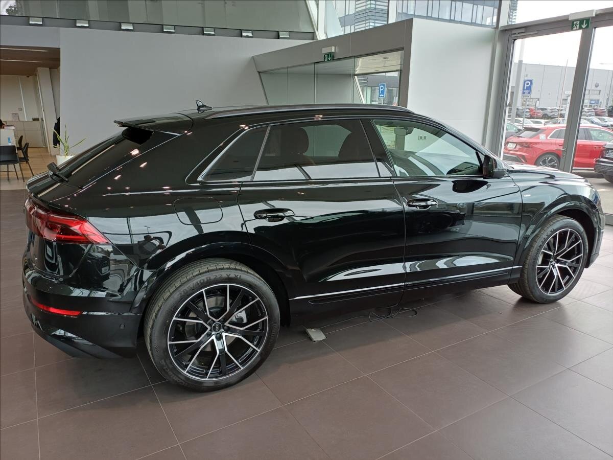 Audi Q8 SUV / Terénní 3,0 l 210 kw