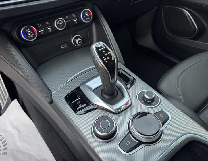 Alfa Romeo Stelvio 31