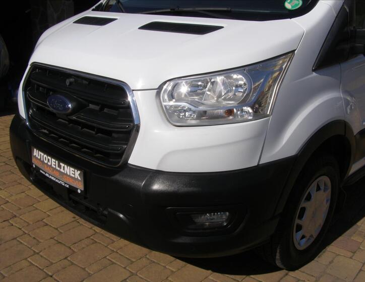 Ford Transit 8