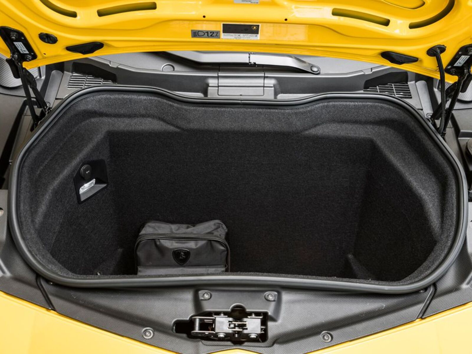 Lamborghini Aventador 14