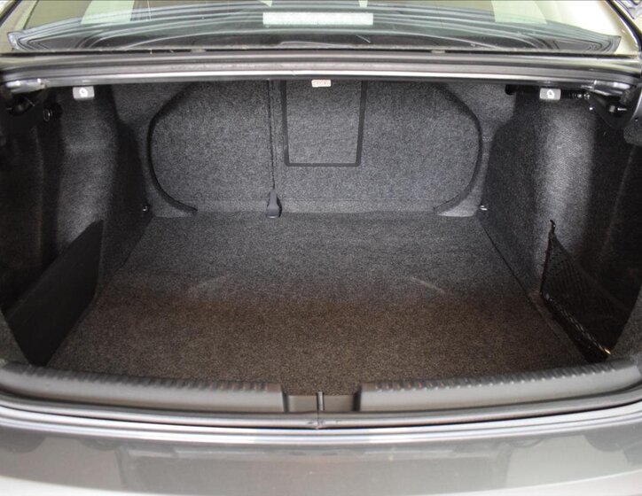 Volkswagen Jetta Sedan 1,2 l 77 kw