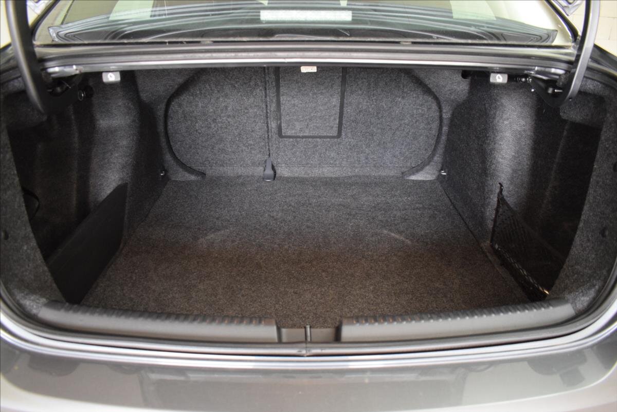 Volkswagen Jetta Sedan 1,2 l 77 kw