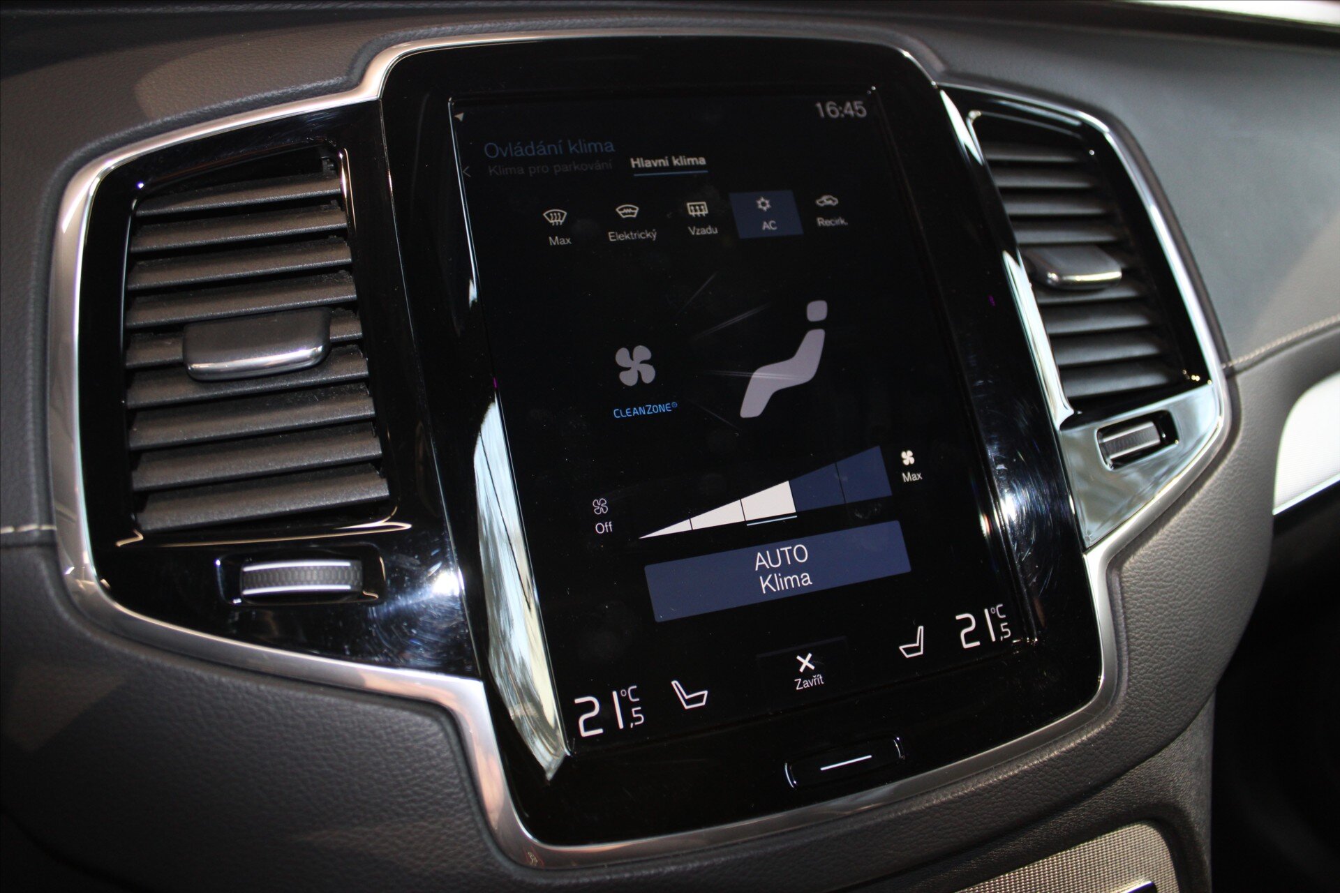 Volvo XC90 SUV / Terénní 2,0 l 173 kw