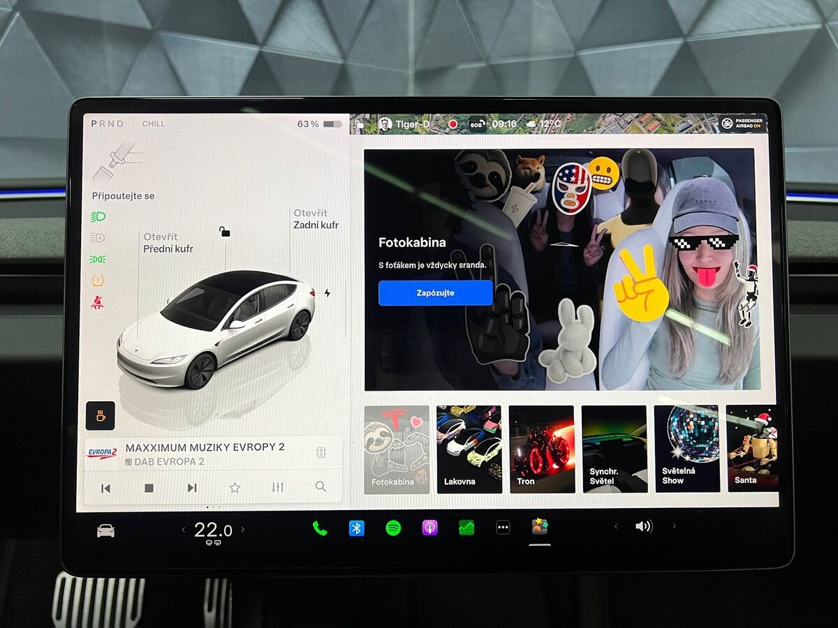 Tesla Model 3 Sedan 0,0 324 kw