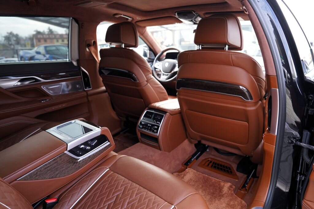 BMW Řada 7 Sedan / Limuzína 6,6 l 430 kw