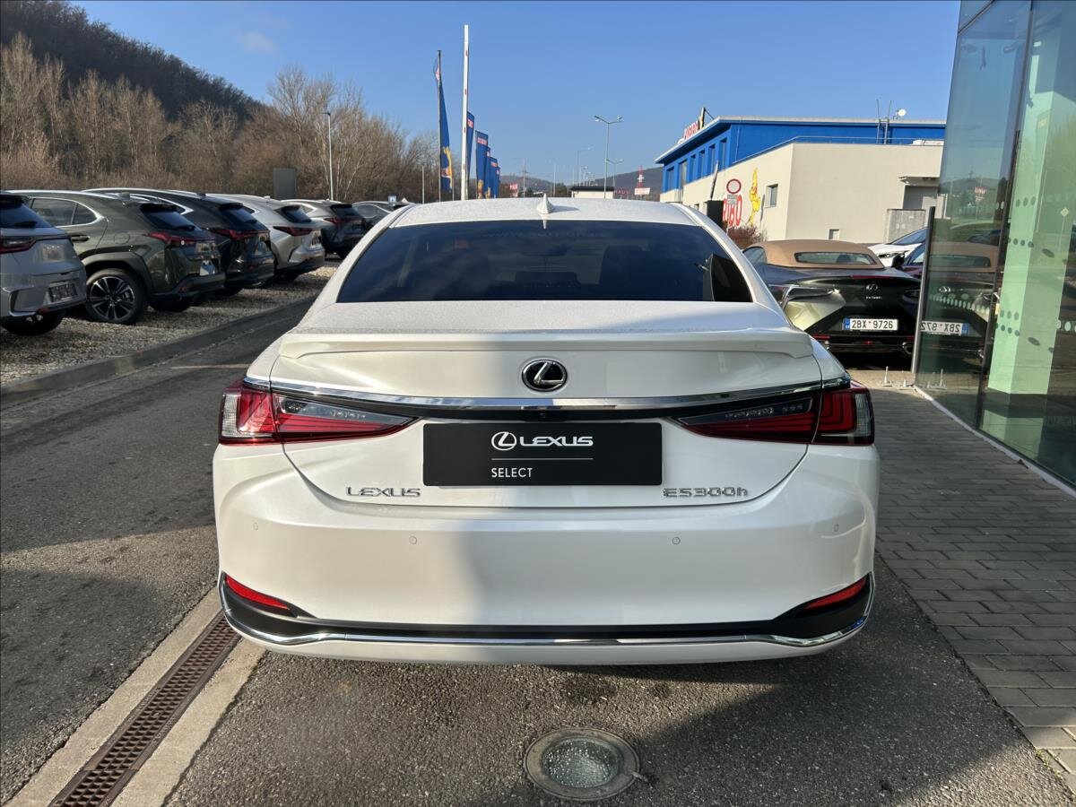 Lexus ES 300h Sedan / Limuzína 2,5 l 160 kw