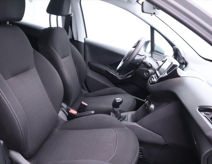 Peugeot 208 Hatchback 1,2 l 60 kw