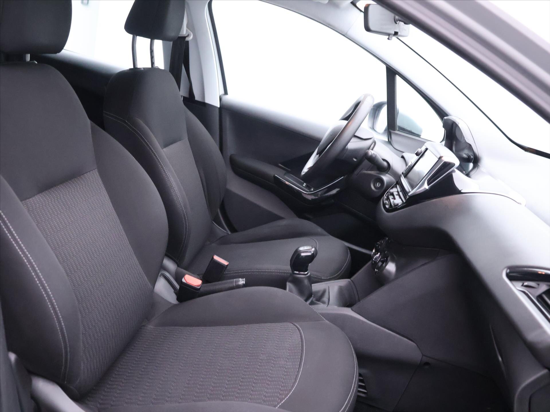 Peugeot 208 Hatchback 1,2 l 60 kw