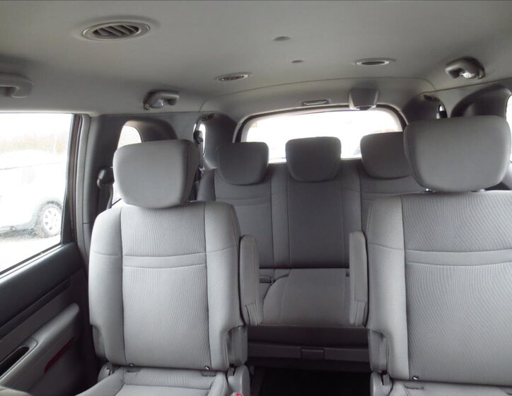 SsangYong Rodius VAN-Minibus 2,0 l 114 kw