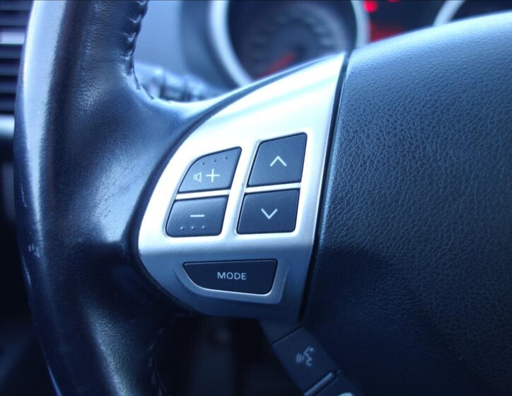 Mitsubishi Outlander SUV / Terénní 2,0 l 103 kw