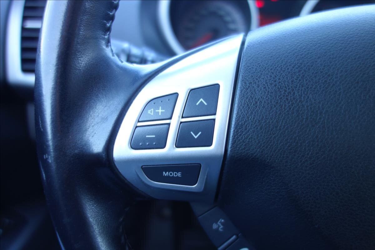 Mitsubishi Outlander SUV / Terénní 2,0 l 103 kw