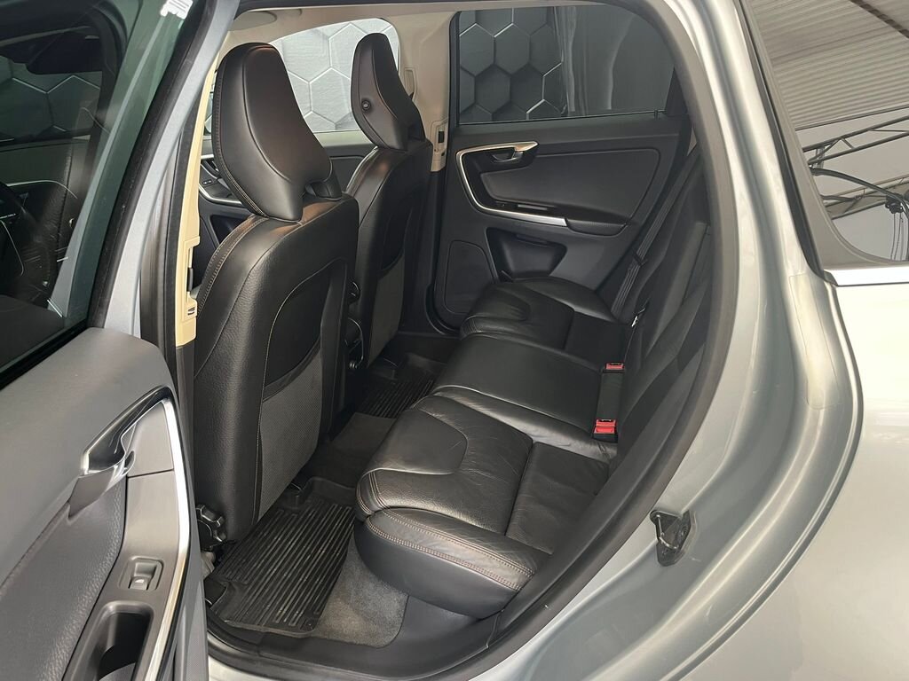 Volvo XC60 SUV / Terénní 2,0 l 120 kw