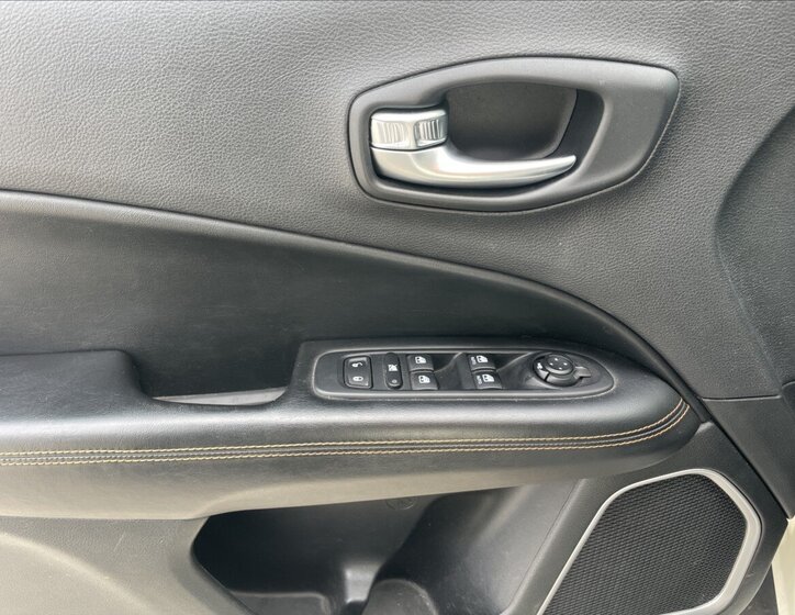 Jeep Compass SUV / Terénní 2,0 l 103 kw