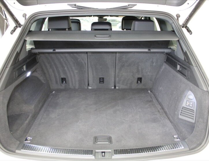 Volkswagen Touareg SUV / Terénní 3,0 l 210 kw