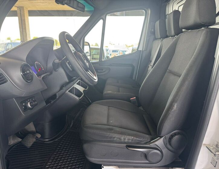 Mercedes-Benz Sprinter 11