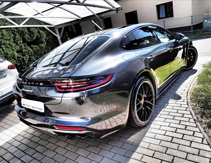 Porsche Panamera 7