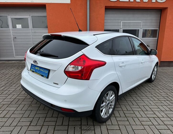 Ford Focus Hatchback 998,0 92 kw