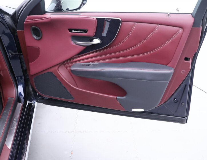 Lexus LS 500h Sedan / Limuzína 3,5 l 220 kw