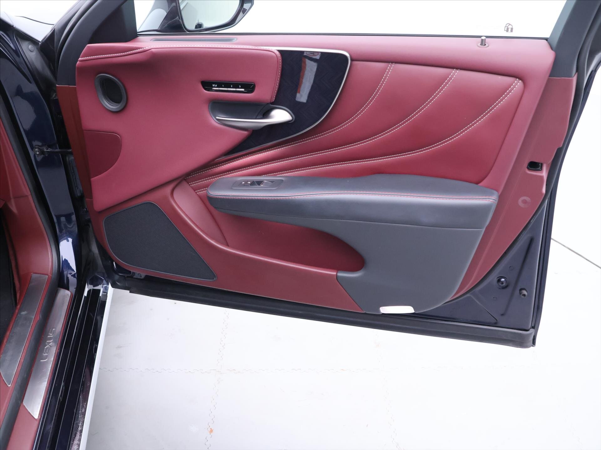 Lexus LS 500h Sedan / Limuzína 3,5 l 220 kw