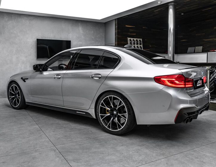 BMW M5 7