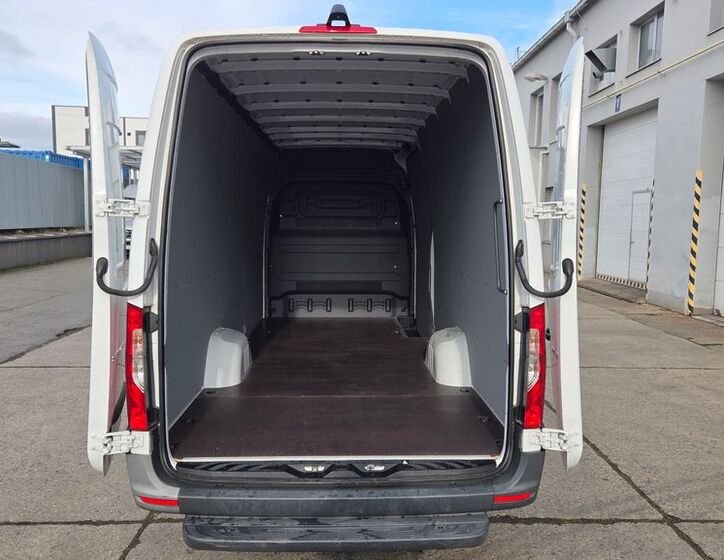 Mercedes-Benz Sprinter 17