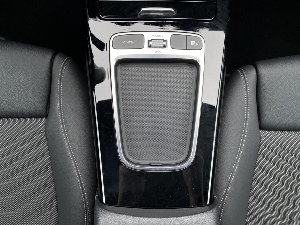 Mercedes-Benz Třídy A Sedan / Limuzína 1,3 l 100 kw