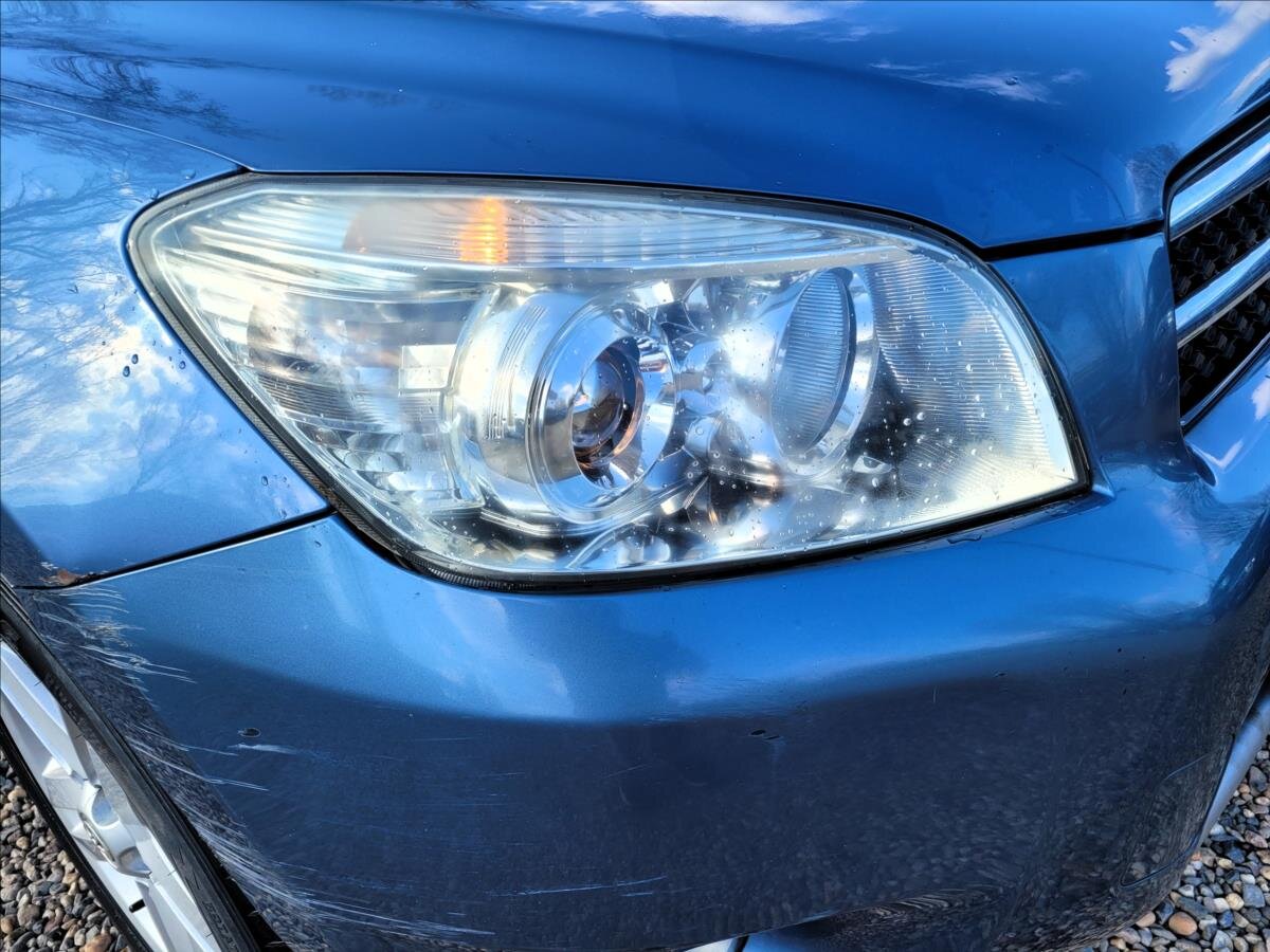 Toyota RAV4 SUV / Terénní 2,2 l 100 kw