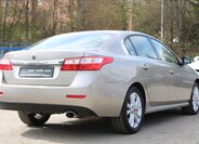 Renault Latitude Sedan / Limuzína 2,0 l 127 kw