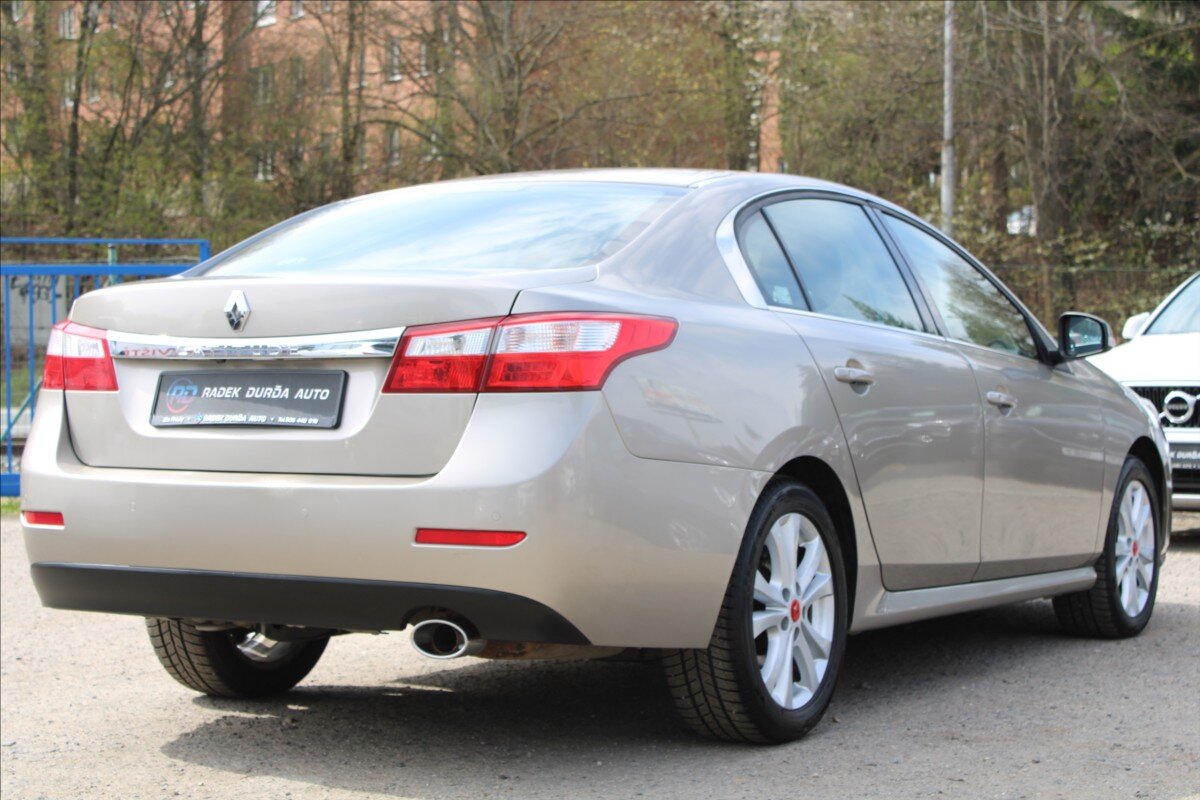 Renault Latitude Sedan / Limuzína 2,0 l 127 kw