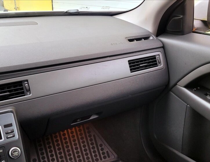 Volvo V70 Kombi 2,4 l 129 kw