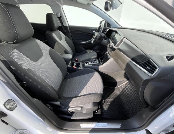 Opel Grandland SUV / Terénní 1,5 l 96 kw