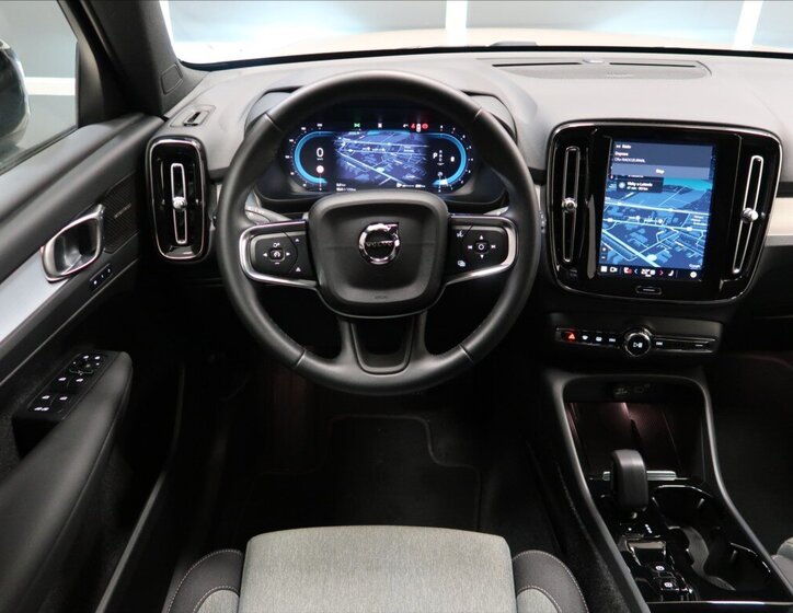 Volvo XC40 SUV 2,0 l 120 kw