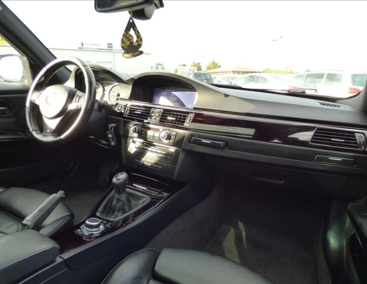 BMW Řada 3 Kombi 3,0 l 180 kw