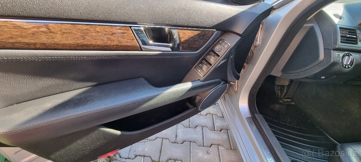 Mercedes-Benz Třídy C Sedan / Limuzína 0,0 165 kw