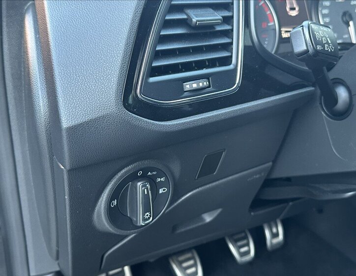 Seat Leon Hatchback 2,0 l 213 kw