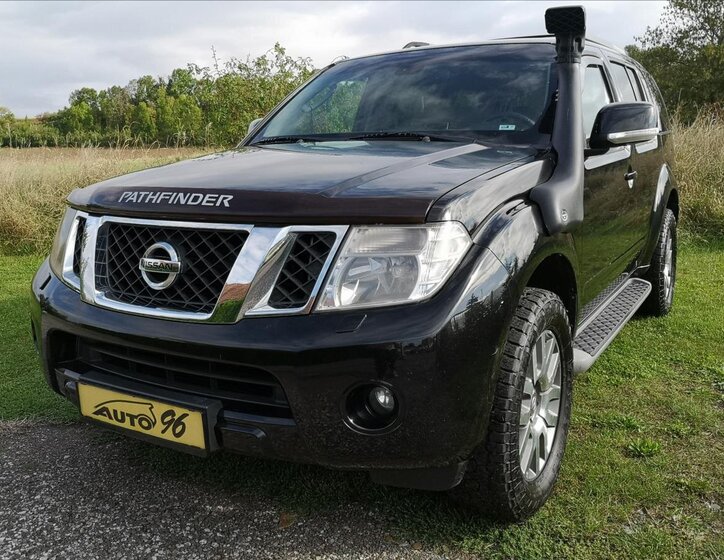 Nissan Pathfinder Kombi 2,5 l 140 kw
