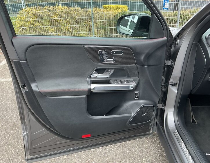 Mercedes-Benz GLB SUV / Terénní 2,0 l 140 kw