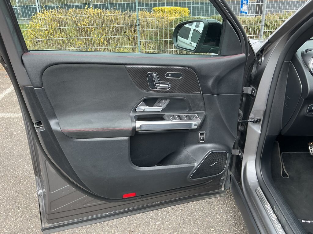 Mercedes-Benz GLB SUV / Terénní 2,0 l 140 kw