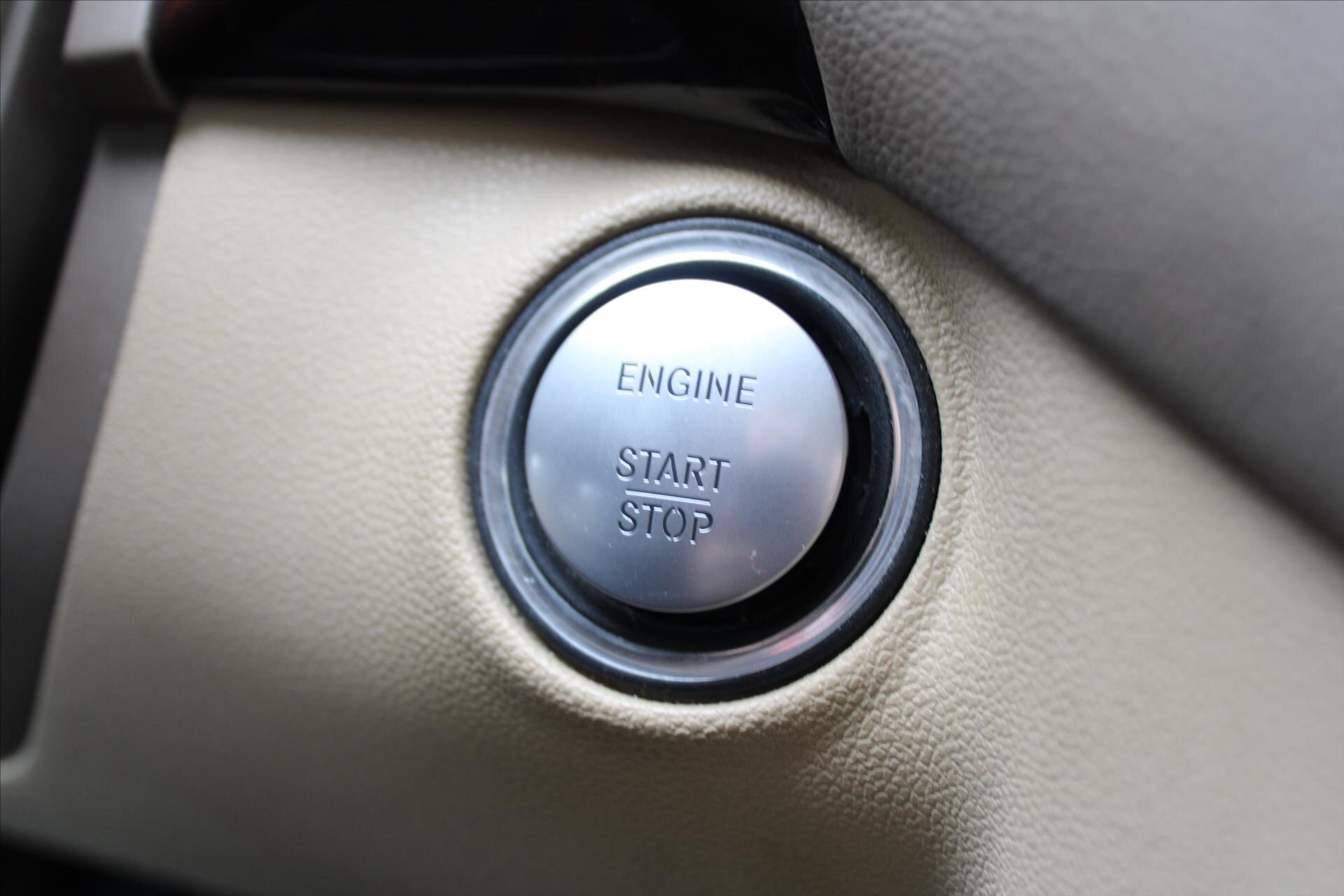 Mercedes-Benz Třídy M SUV / Terénní 3,0 l 165 kw