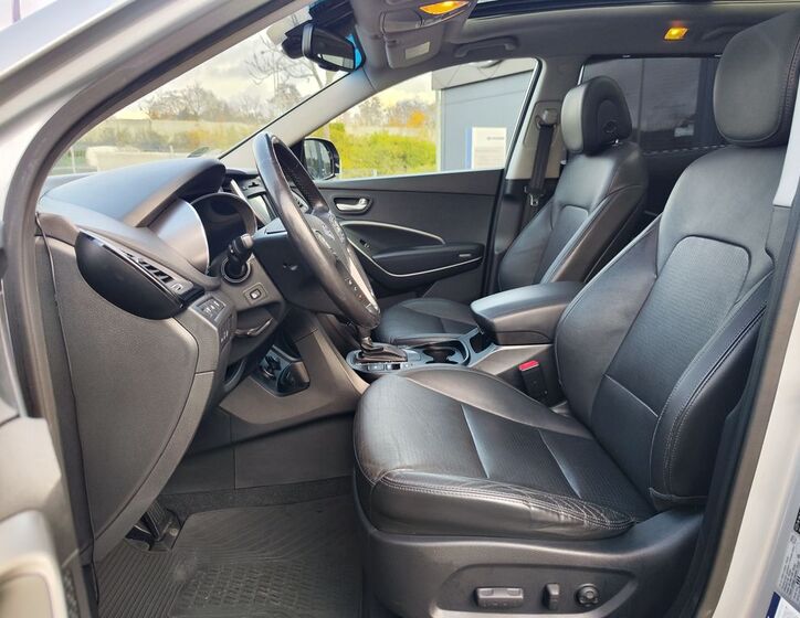 Hyundai Grand Santa Fe 20