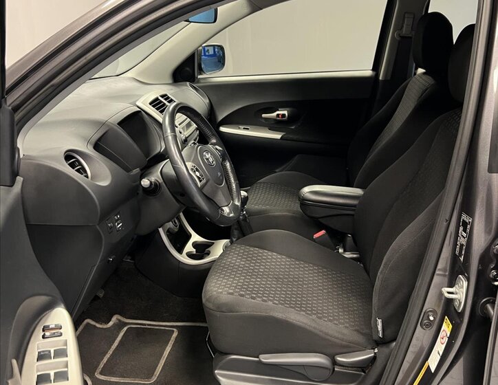 Toyota Urban Cruiser Hatchback 1,3 l 74 kw