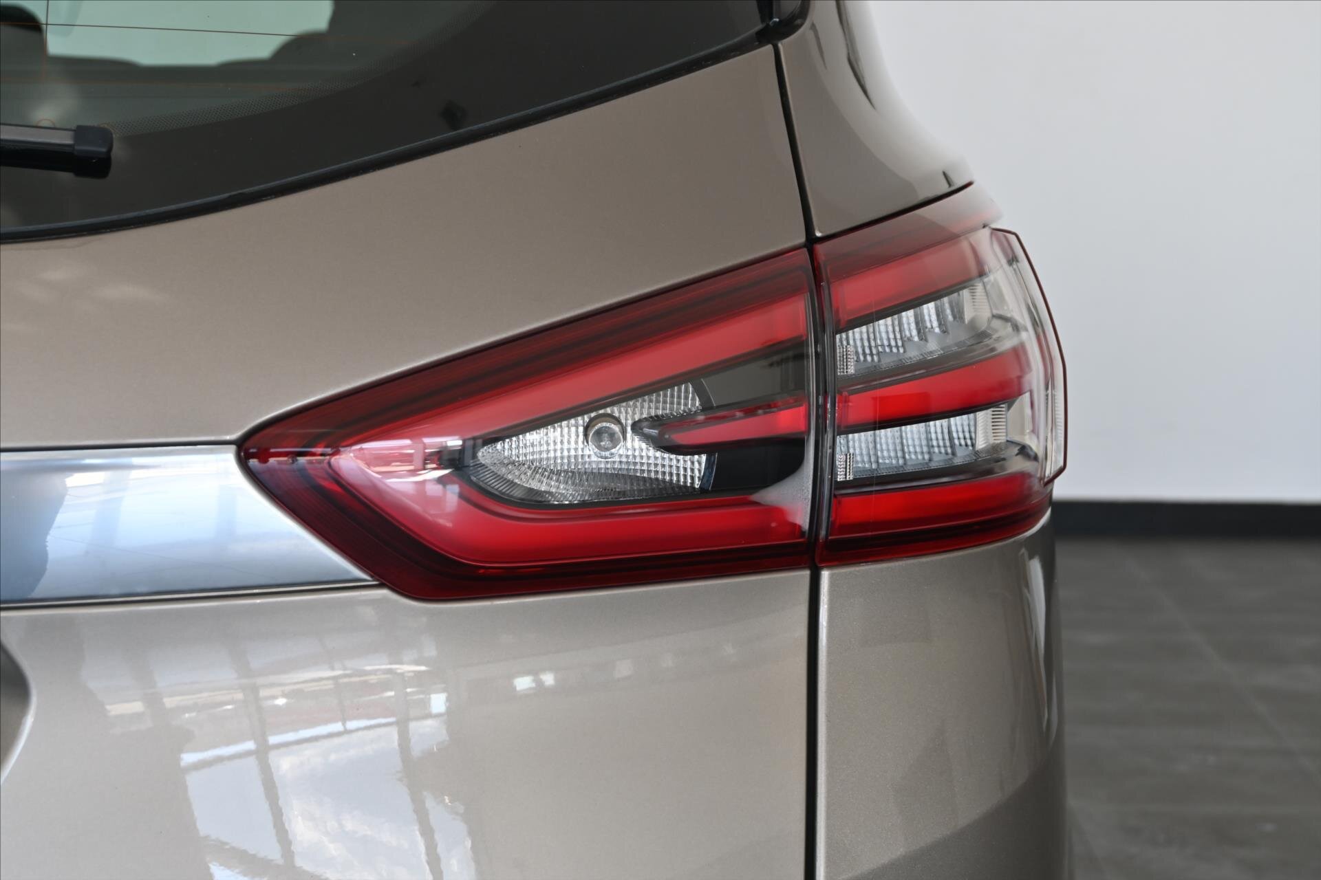 Ford S-MAX MPV 2,0 l 110 kw