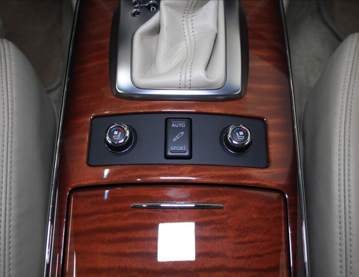 Infiniti QX70 SUV 3,0 l 175 kw