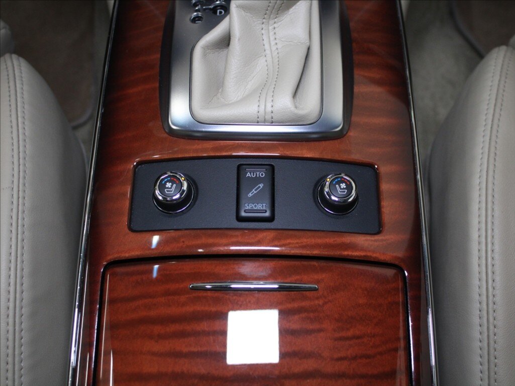 Infiniti QX70 SUV 3,0 l 175 kw